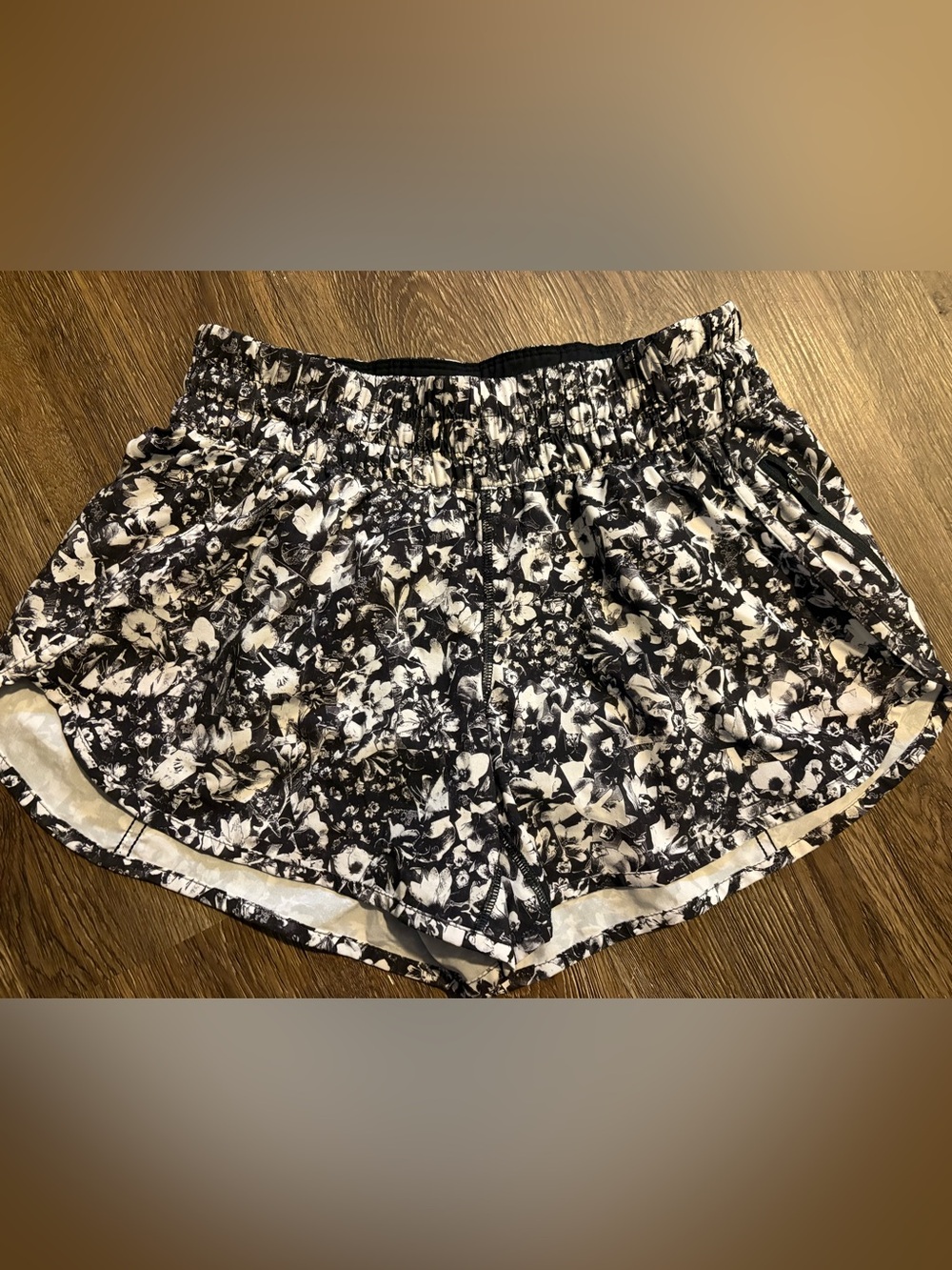 Lululemon tracker shorts V 4”